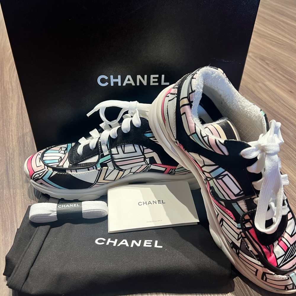Great condition. Bought in Dubai. Comes with dust bags, extra laces and box.